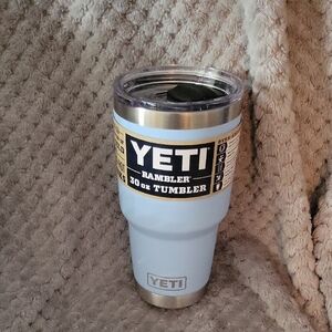 YETI Rambler 30 oz Tumbler - Light Blue